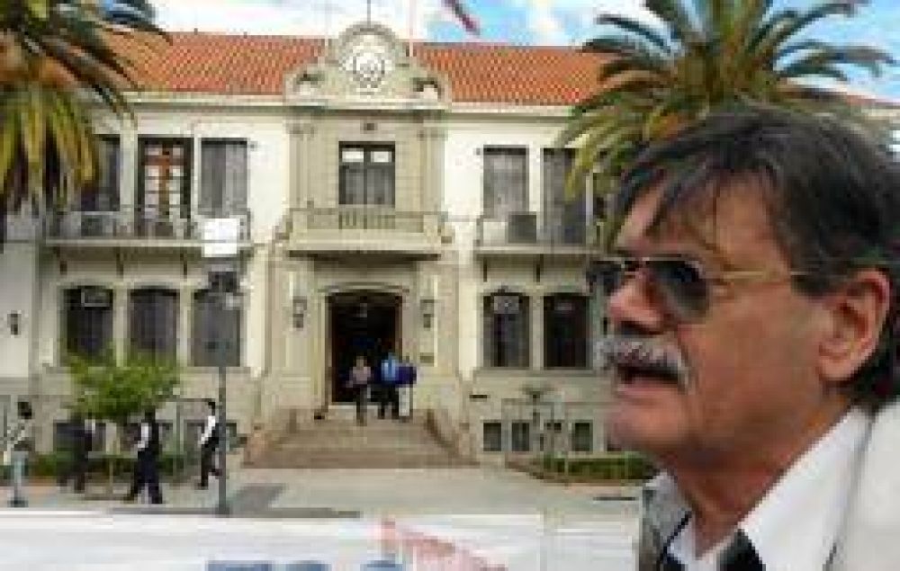 Rogelio De Leonardi recibe cr�ticas por su respaldo a los K