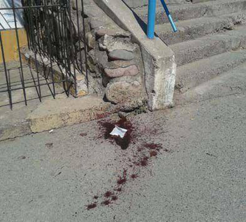 Hallan a un hombre muerto en escalinata de Barrio Belgrano