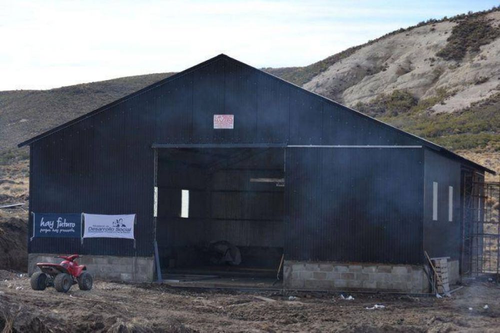 Inauguran galp�n financiado por Ministerio de Desarrollo Social de la Naci�n a cooperativa Pichi Cullin