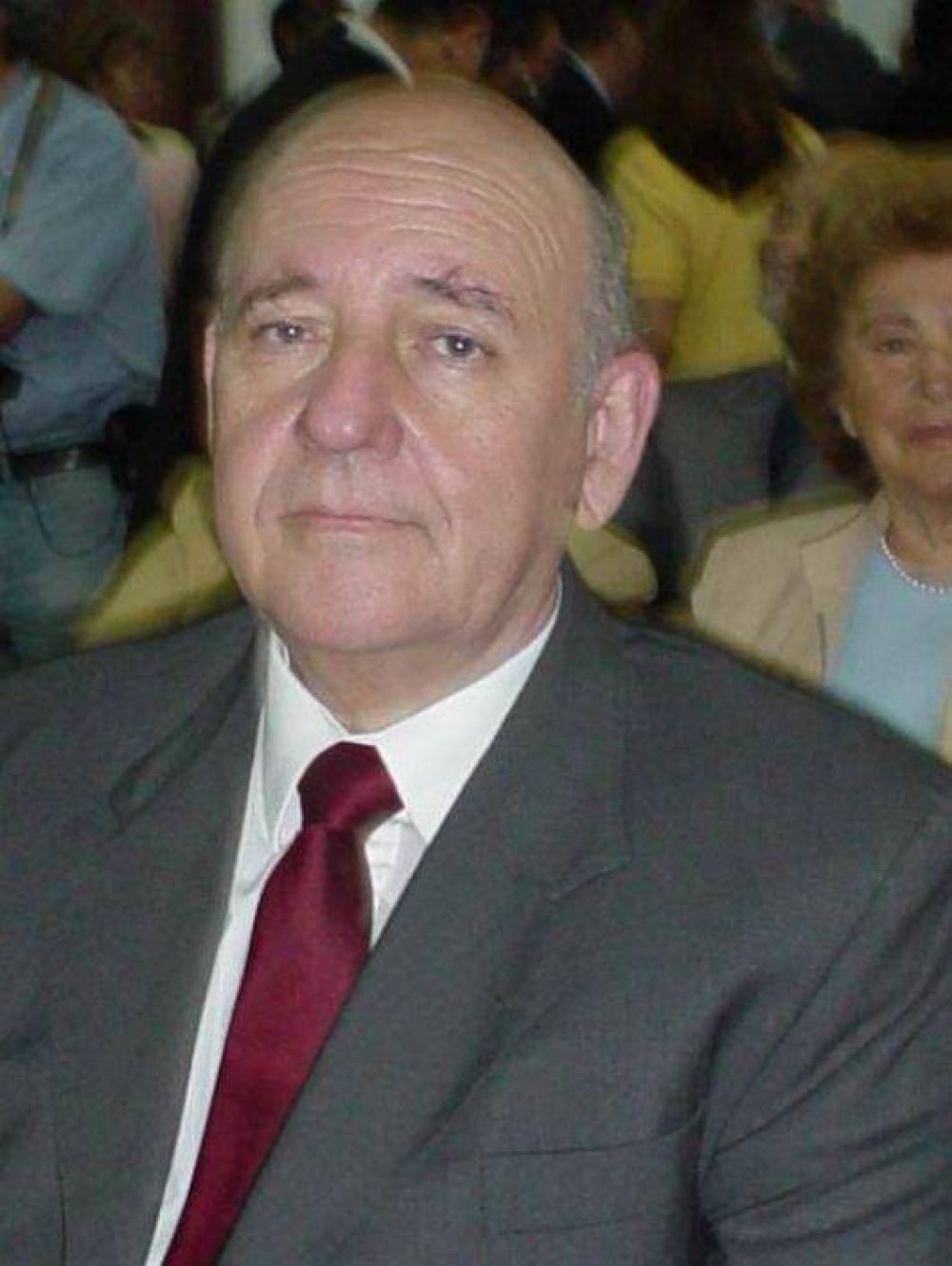 La re-re de los intendentes y las tres comunas, en duda