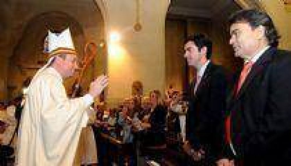 El Gobernador Juan Urtubey particip� de unci�n del nuevo Obispo de Or�n Gustavo Zanchetta