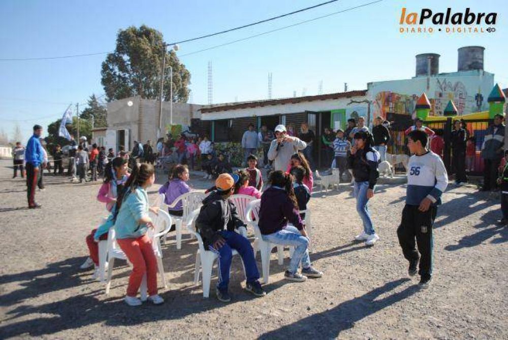 Cientos de ni�os festejaron su d�a en diferentes barrios