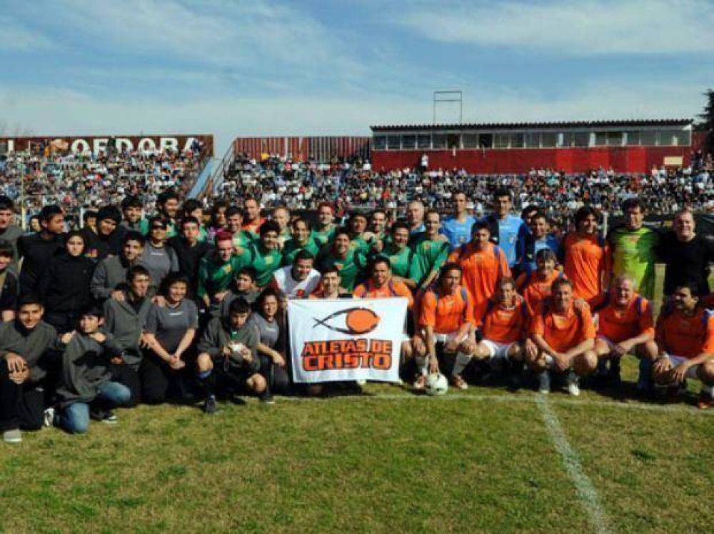 Jugadores y famosos se pusieron la camiseta de la solidaridad