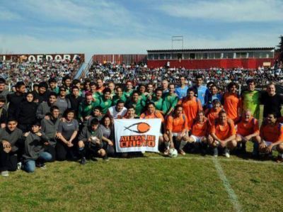 Jugadores y famosos se pusieron la camiseta de la solidaridad
