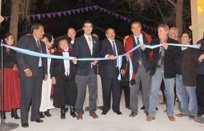 Urtubey inaugur� el pavimento para el paraje Yariguarenda