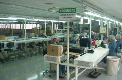 Cay� un 15% la producci�n de celulares