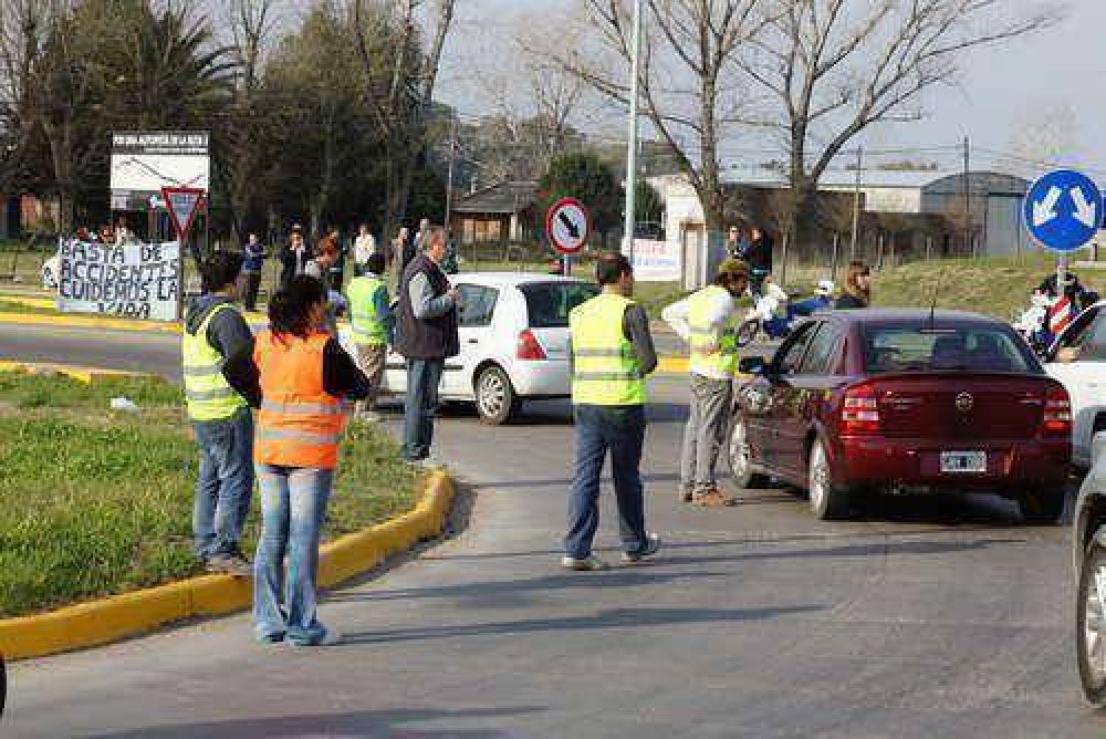 Los vecinos autoconvocados volvieron a la ruta en reclamo por la autov�a en la Ruta 3