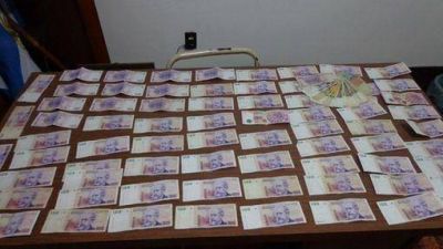Robaron 20 mil pesos a su padre y se fueron de compras