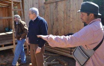 Avanza la regularizaci�n de tierras de las familias relocalizadas en Pozo Azul