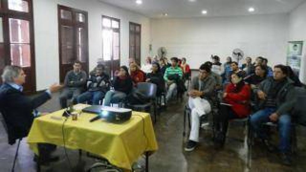 Segunda charla sobre el tratamiento medi�tico de la drogadicci�n