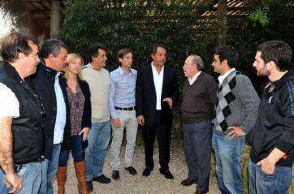 Metido en la campa�a, Scioli con candidatos