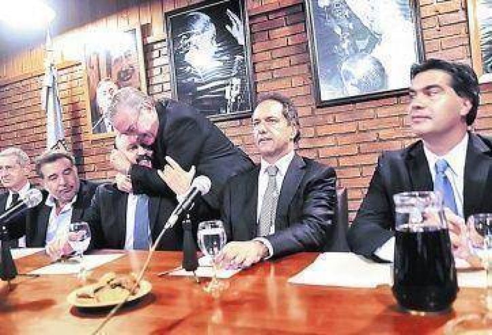 Tras las PASO, Scioli eval�a convocar al PJ