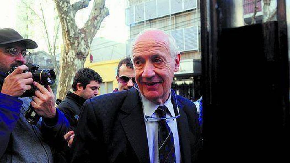 Lavagna dice que de la reuni�n presidencial con la CGT K y la UIA "no puede salir nada"