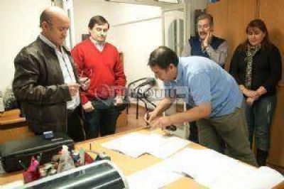 Salud y ATSA acordaron un aumento de hasta $1.100 para los profesionales
