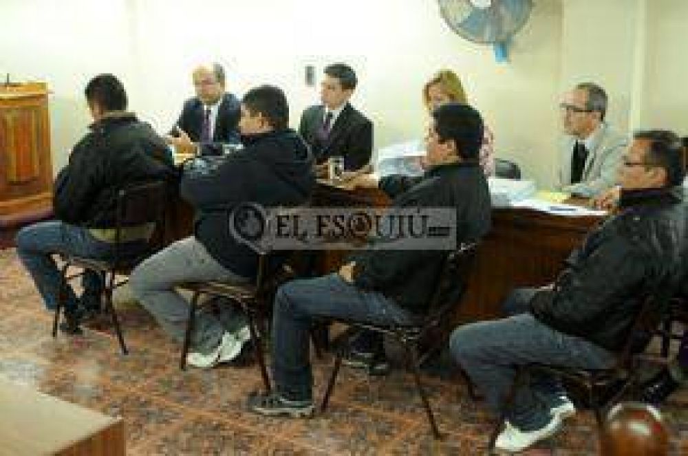 Juzgan a cuatro polic�as por lesionar gravemente a un joven