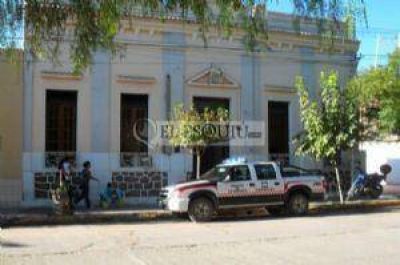 Detienen a docente acusado de corrupci�n de menores con un alumno en su auto