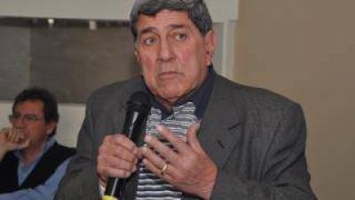 �El Gobierno gast� $ 6 millones en afiches con la cara de Tomassi y pagaba $ 250 para que lo voten�