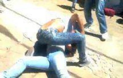 Una pelea entre chicas termin� con una de ellas apu�alada en el pecho