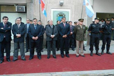 Con dos conferencias y una muestra en el Parque la polic�a inici� su semana de festejos