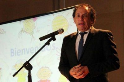 Terre Camacho destaca la importancia del v�nculo escuela, familia y comunidad