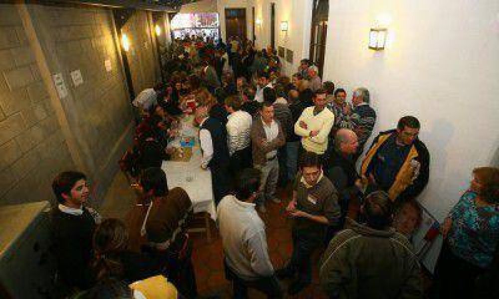 Los radicales definen alianzas entonados por la victoria en las PASO 2013