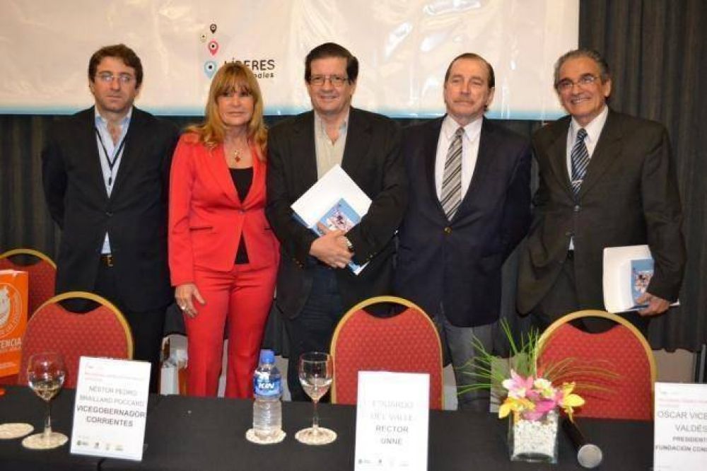  Ayala disert� sobre el valor del consenso y la vocaci�n de servicio
