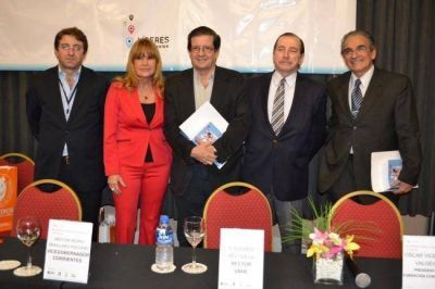  Ayala disert� sobre el valor del consenso y la vocaci�n de servicio