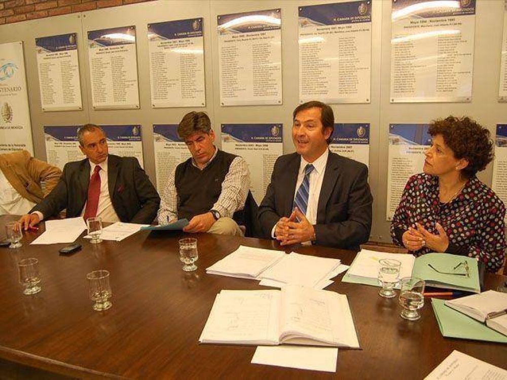 Zandomeni neg� que en Mendoza hayan proyectos para extracci�n de petr�leo no convencional