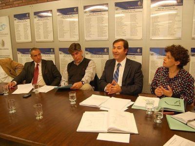 Zandomeni neg� que en Mendoza hayan proyectos para extracci�n de petr�leo no convencional