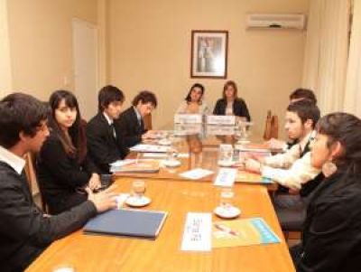 Alumnos universitarios, senadores por dos d�as
