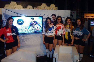 Vicente L�pez: Presentaron FIFA 14 y novedosos videojuegos en Vicente L�pez