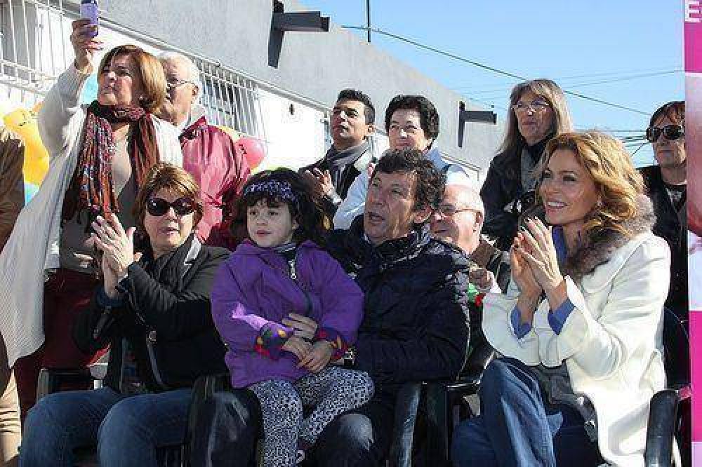 Posse y Karina Mazzocco en un festejo del D�a del Ni�o en San Isidro