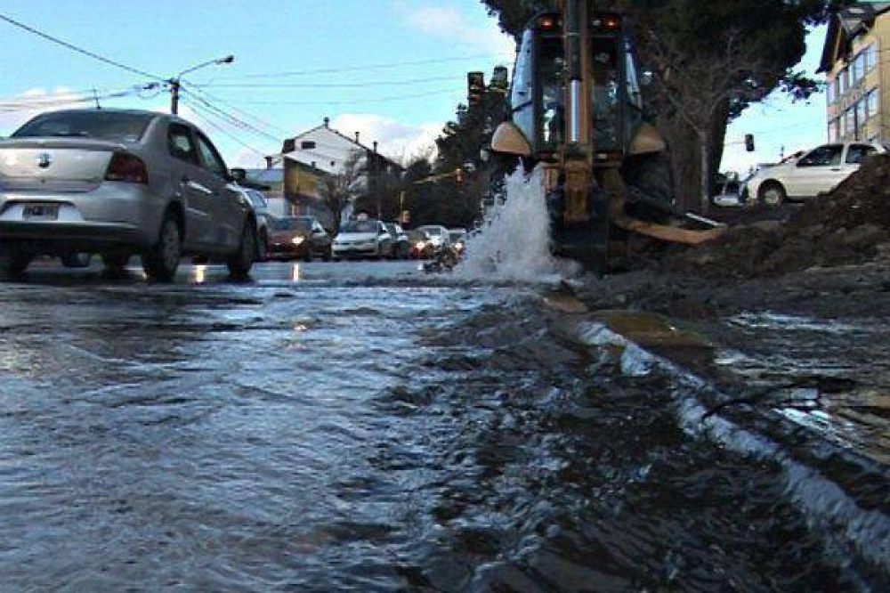 Otro ca�o roto por empresa que realiza obras: esta vez, el agua