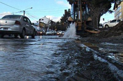 Otro ca�o roto por empresa que realiza obras: esta vez, el agua