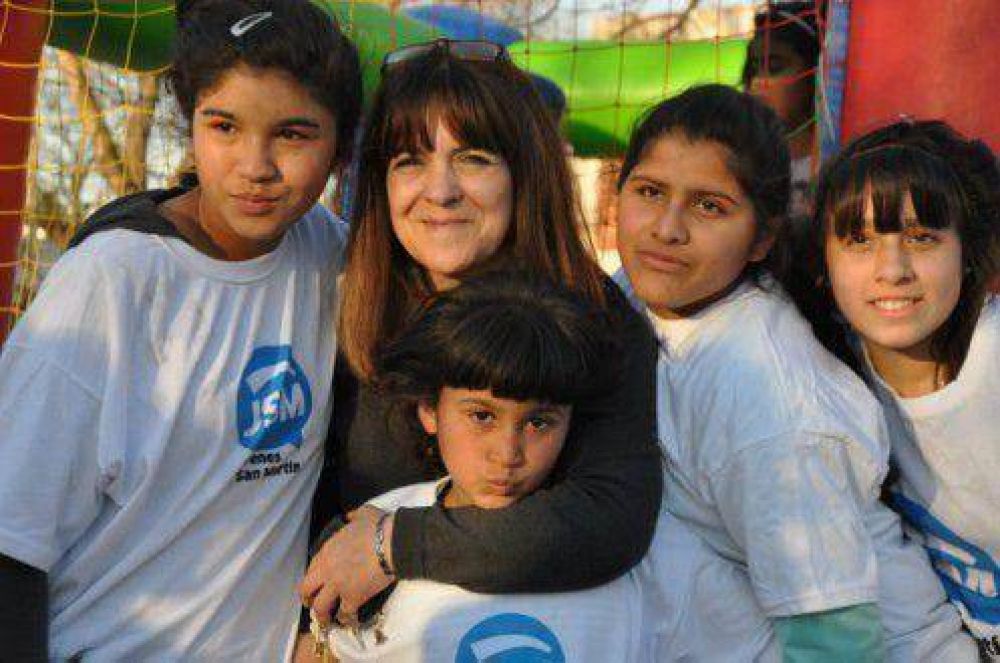 Nancy Katopodis: �Queremos que los j�venes sean protagonistas�