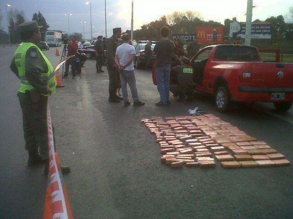 Gendarmer�a Nacional incaut� en Luj�n 120 kilos de marihuana