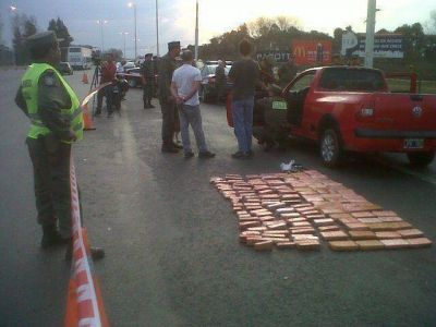 Gendarmer�a Nacional incaut� en Luj�n 120 kilos de marihuana