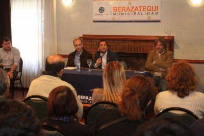 Mussi licit� obras cloacales para m�s de 500 hogares de Los Manzanos 