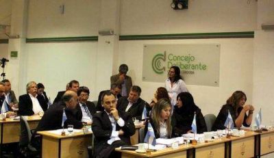Ediles d�scolos cuestionan a Mestre por juicios del transporte