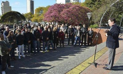 EL MUNICIPIO DE LAN�S HOMENAJE� AL GENERAL JOS� DE SAN MART�N
