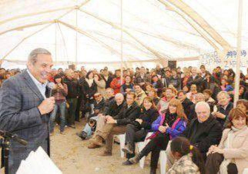 Neuqu�n y Naci�n firman obras por $200 millones 