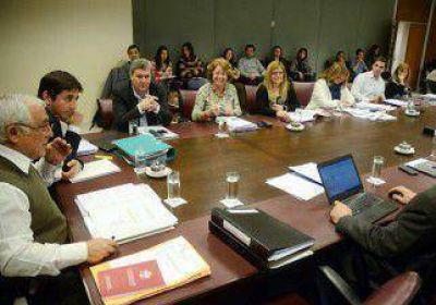 El acuerdo de la Provincia con YPF pas� al recinto y se votar� el 28 