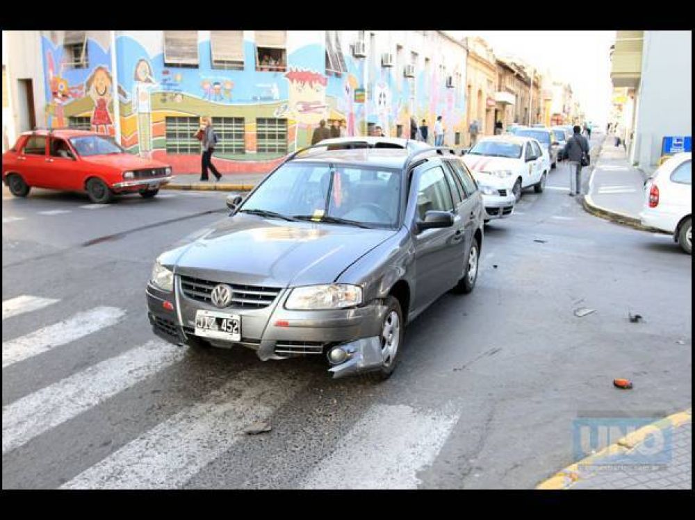 Accidente de tr�nsito dej� un lesionado en esquina c�ntrica