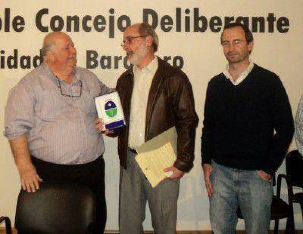 Distincin del HCD al escritor Ignacio Salaverry