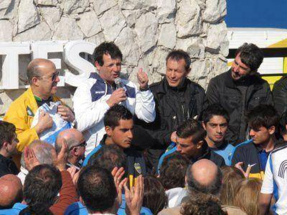 MAR CHIQUITA INAUGUR� EL ESTADIO DE F�TBOL DE LA COSTA CON UNA VERDADERA FIESTA DEL DEPORTE