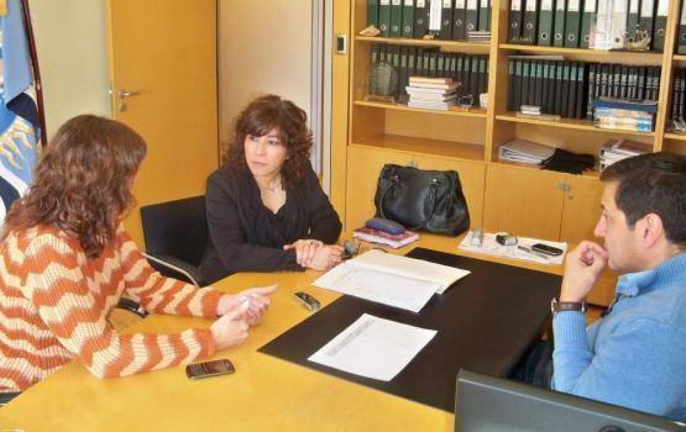 Educaci�n y Fomicruz firmaron convenio para forestaci�n de isla fea