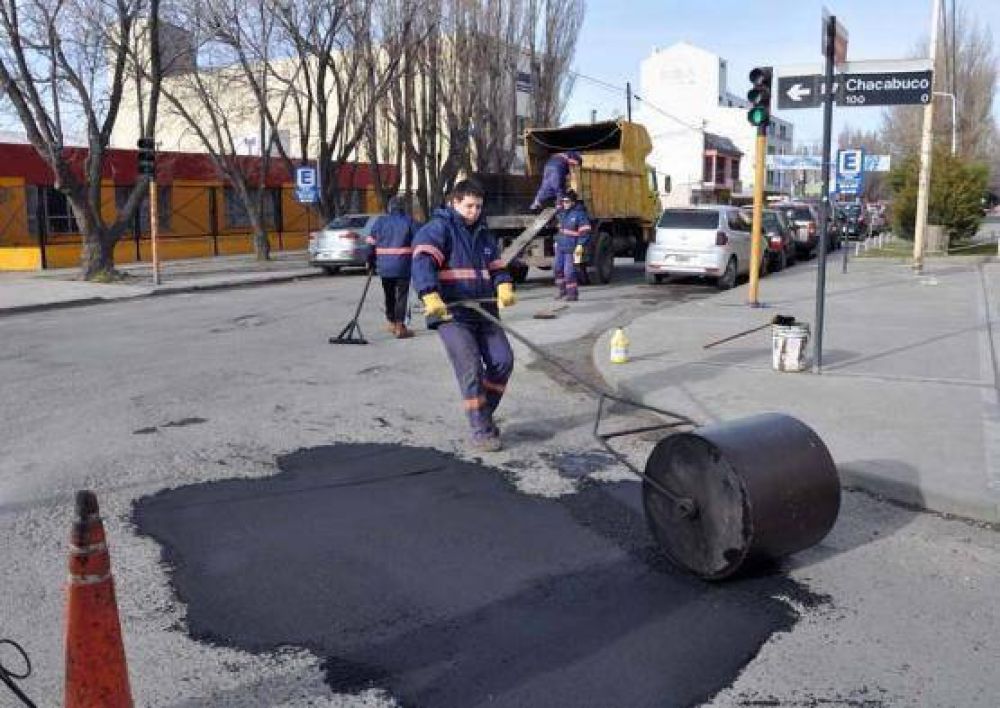 Intenso operativo de bacheo en radio c�ntrico de la ciudad