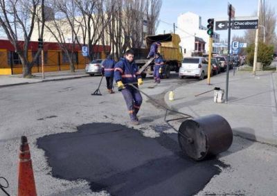 Intenso operativo de bacheo en radio c�ntrico de la ciudad