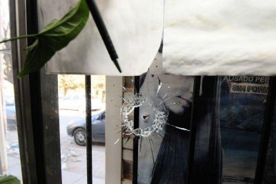 Balearon la casa de un polic�a que particip� del intento de cercar la Jefatura Central