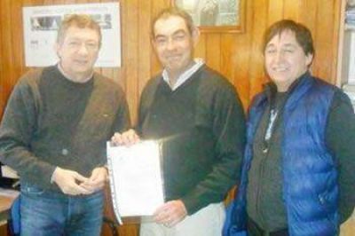 YAUHAR ENTREG� UN APORTE DE 850 MIL PESOS AL HOSPITAL DE RAWSON